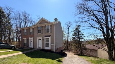 Building Photo - 1011 Pinoak Ct