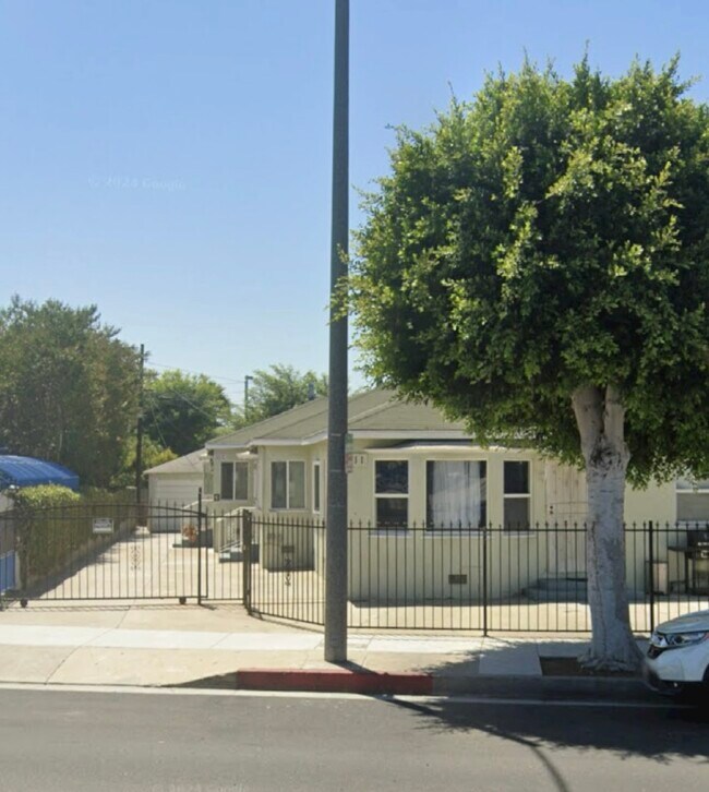 Foto del edificio - 511 N La Brea Ave