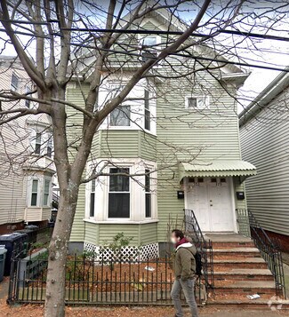 Building Photo - 377 Prospect St