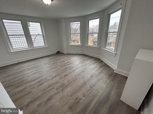 Foto del edificio - 1067 S Clinton Ave