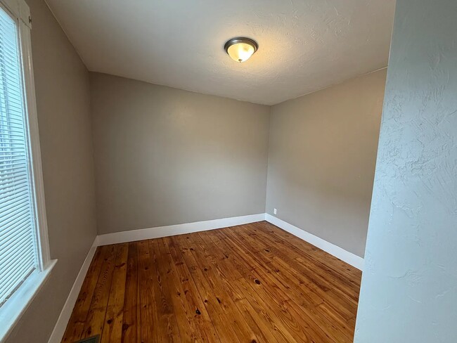 Building Photo - 10 Acton St