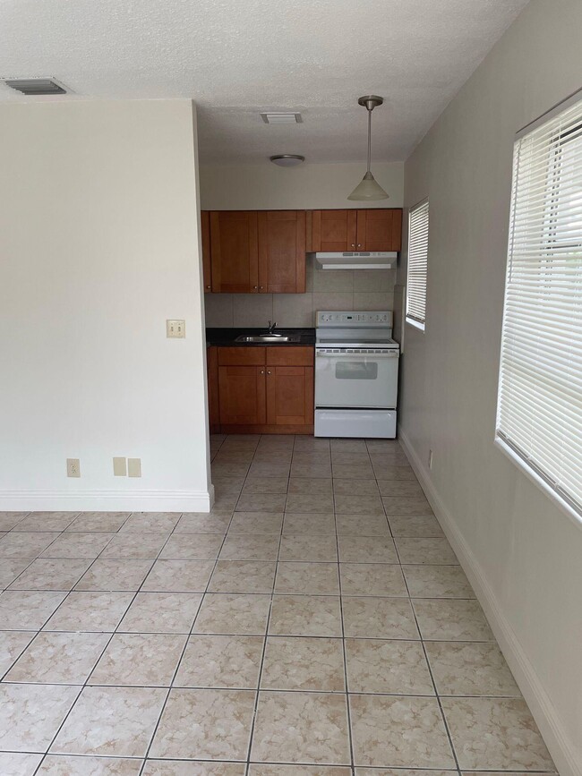 Foto del edificio - 220 SW 8th St