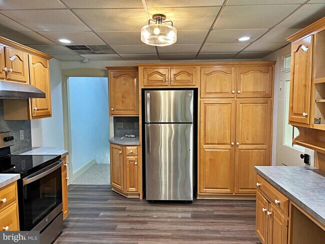 Building Photo - 2 N Spruce St