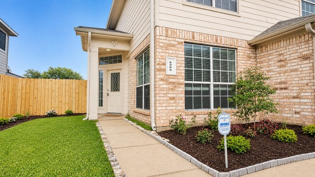 Foto del edificio - 5906 Llano Creek Dr