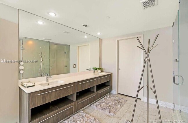 Foto del edificio - 3131 NE 7th Ave