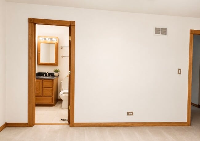 Building Photo - 935 Brower Dr