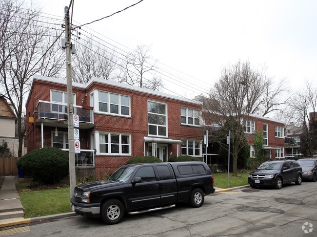 Building Photo - 2 Oaklawn Ave