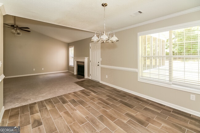 Building Photo - 1012 Forest Glen