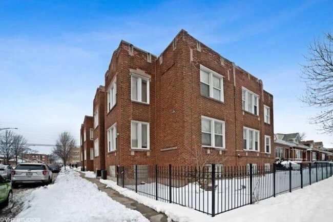 Building Photo - 1008 W 76th St
