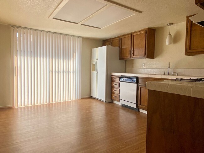Building Photo - 1001AT