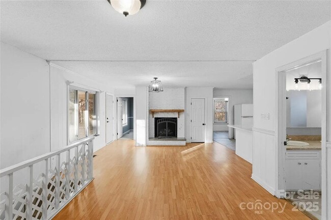 Foto del edificio - 1051 Cox Mill Rd