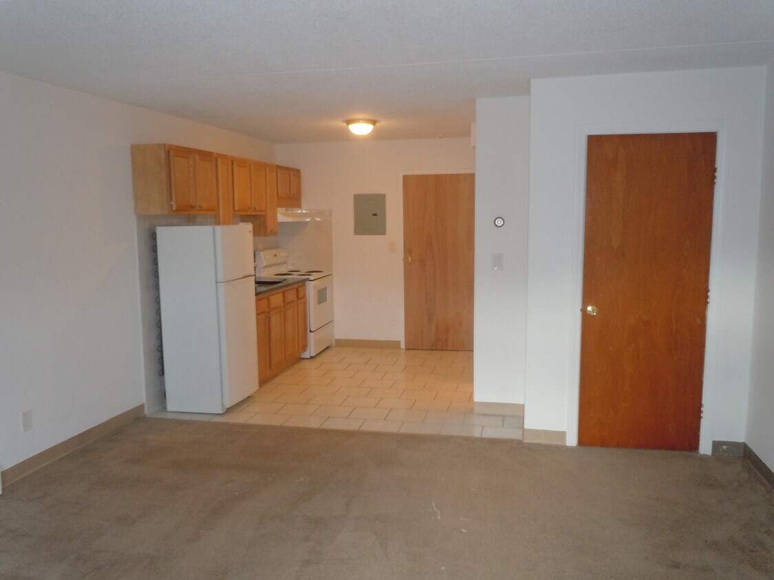 Primary Photo - 99 Linden St