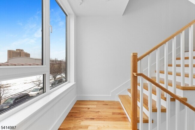 Building Photo - 37 S 7th St