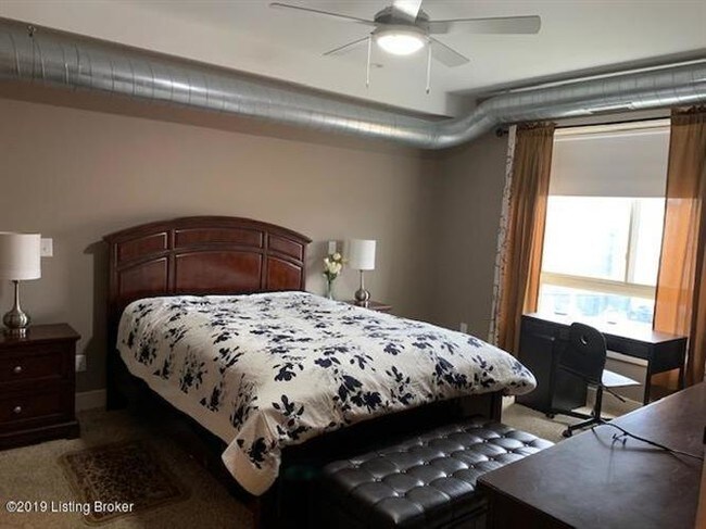 Building Photo - 830 E Main St