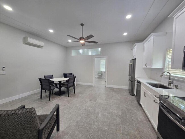 Foto del edificio - 1600 Sunset Ln
