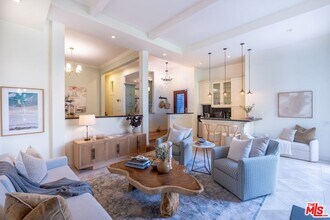 Building Photo - 20 Ketch St