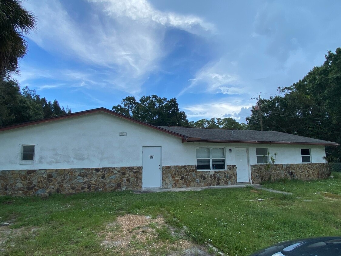 5298 Deleon Ave, Fort Pierce, FL 34951 Townhome Rentals in Fort