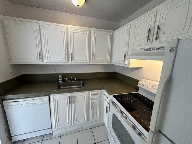Foto del edificio - 488 NW 165th St
