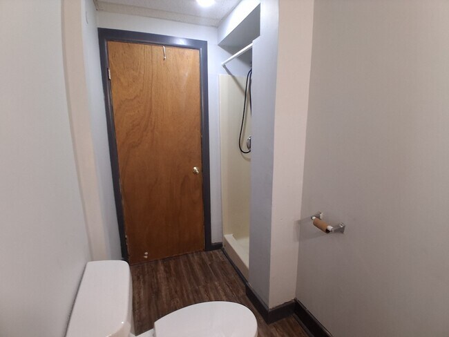 Foto del edificio - 604 S Main St