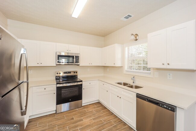 Foto del edificio - 50 Autumn Ct