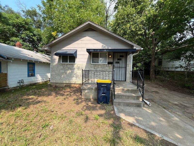 Primary Photo - 6939 S Benton Ave