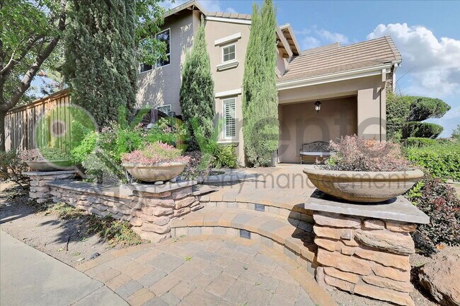 Foto del edificio - 6820 Cherry Ridge Cir