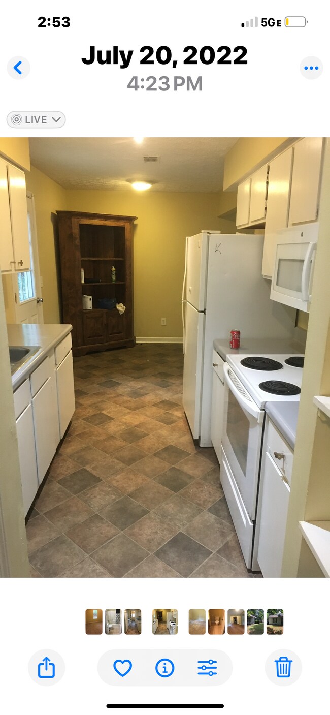 Foto del edificio - 231 Whispering Pine Cir NE