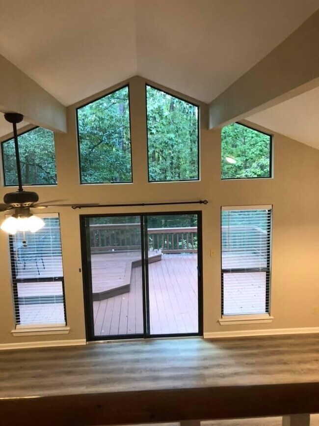 Foto del edificio - 422 Nursery Rd