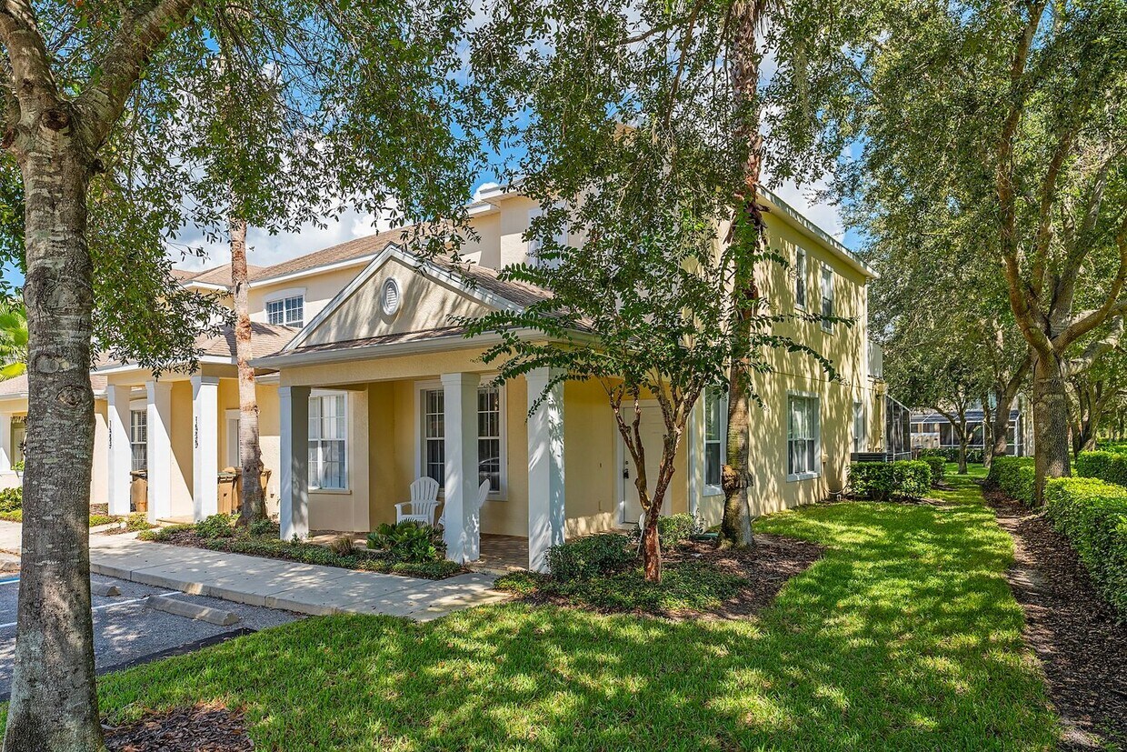 Foto principal - 3-Bedroom, 3-Bath Townhouse in Four Corners of Clermont – Close to Disney