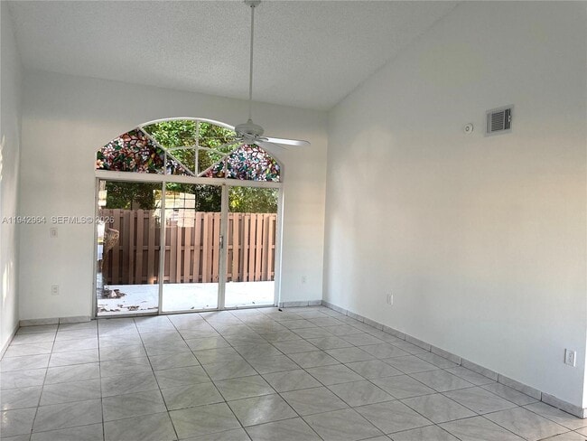 Foto del edificio - 15870 SW 85th Ln