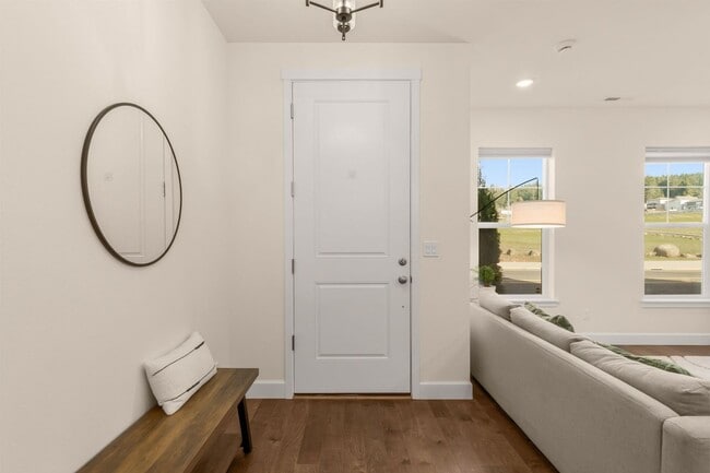 Building Photo - Modern 3 Bedroom, 2.5 Bathroom Townhome in South Cooper Mountain