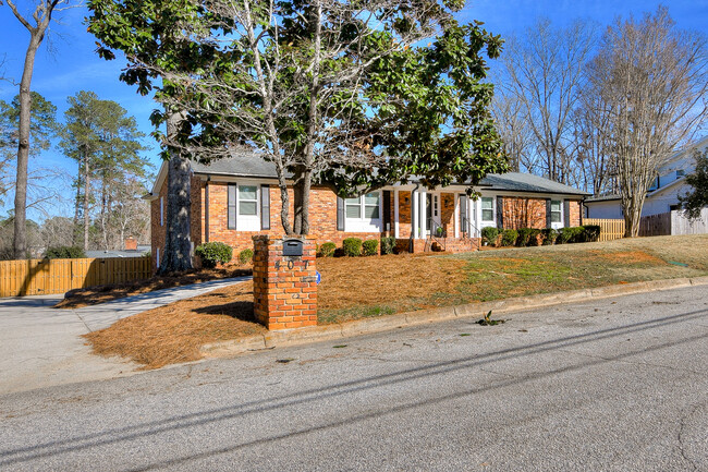 Foto del edificio - 407 Sheffield Cir