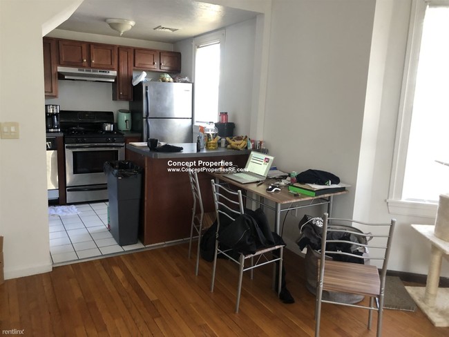Building Photo - 3 br, 1 bath  - 87 Sheridan St Apt 4M