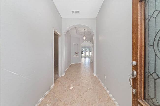 Building Photo - 26006 Palmdale Estate Dr