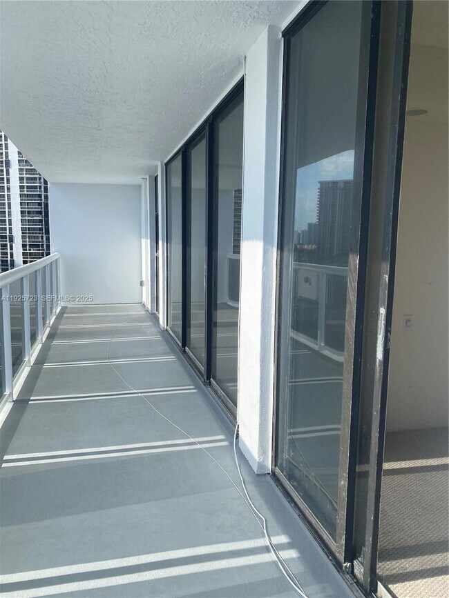 Foto del edificio - 20515 E Country Club Dr