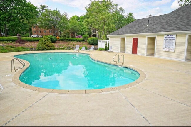 Building Photo - 7 Northbrook Dr