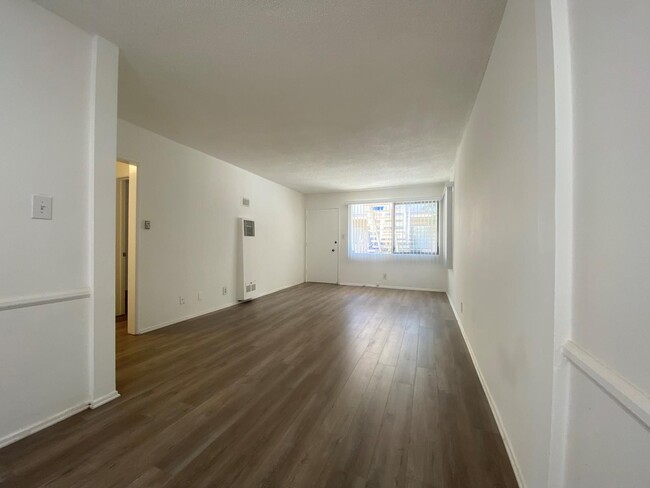 Interior Photo - 10026 Palms Blvd.,