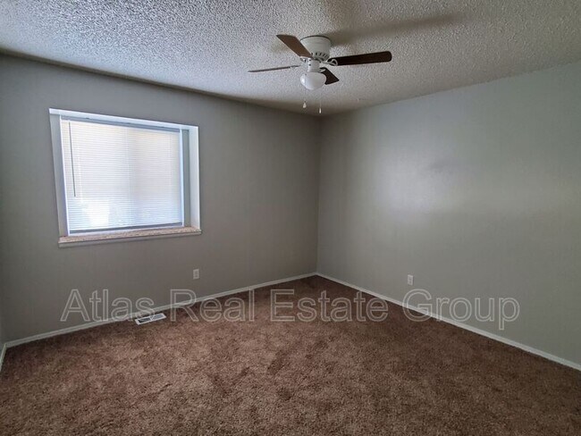 Building Photo - 506 Comanche Village Dr