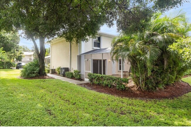 Building Photo - 1536 N Lawnwood Cir
