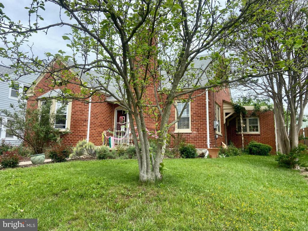 Primary Photo - 134 Montague Ave
