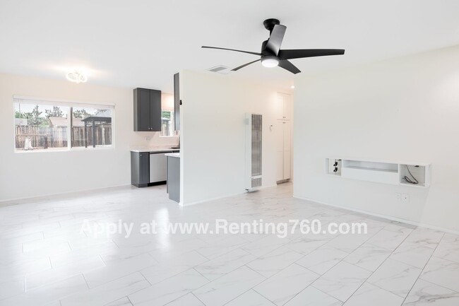Foto del edificio - Updated 3 Bed 2 Bath Home Centrally Located!!