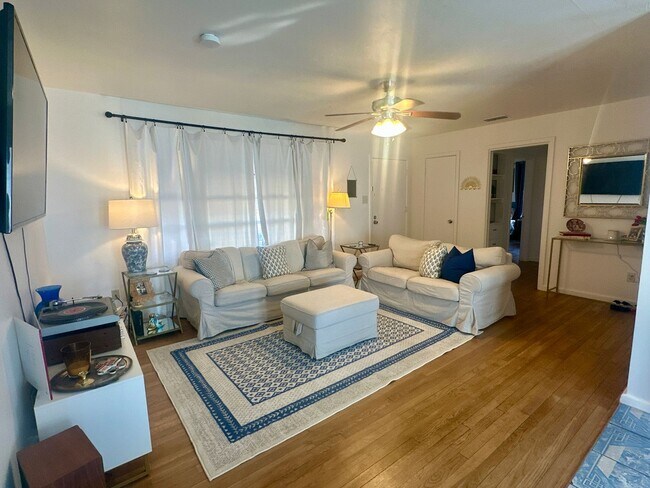 Building Photo - Pre-Leasing for August 2025!