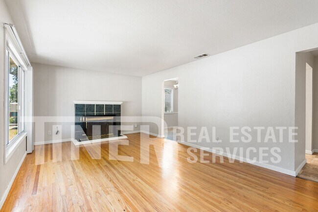 Building Photo - 2268 El Manto Dr