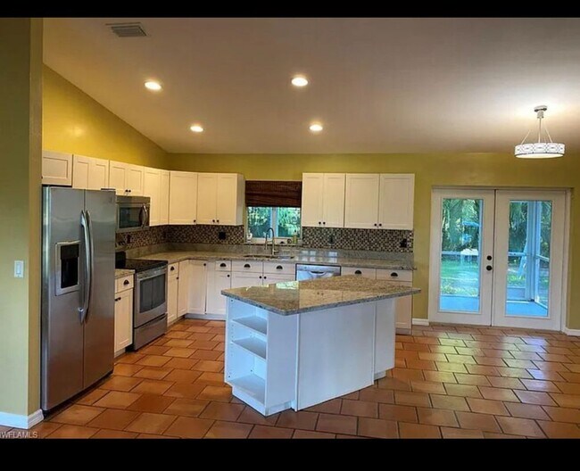 Foto del edificio - 1904 SW 28th Terrace