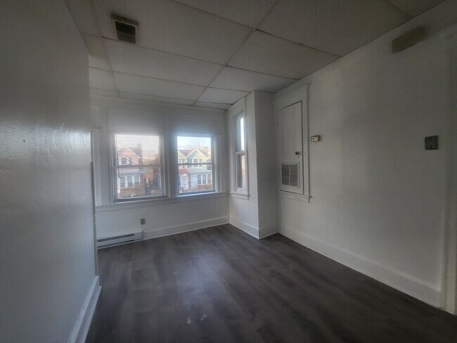 Building Photo - West End 1 Bedroom