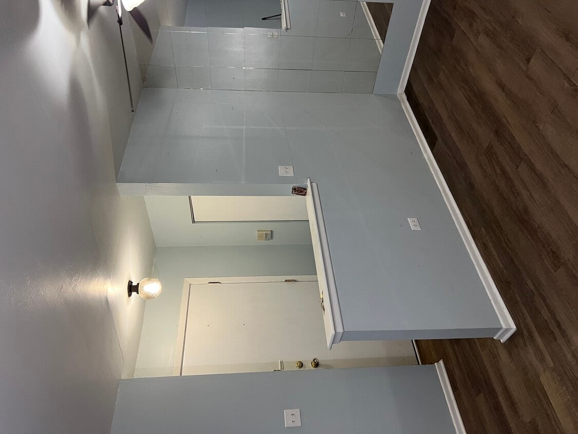 Foto principal - 247 N Neltnor Blvd