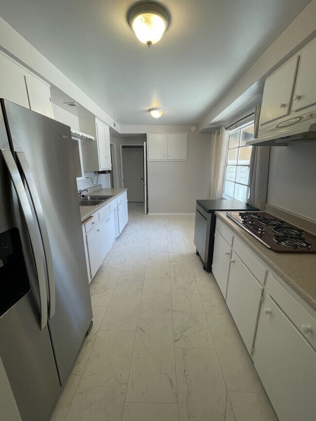 Foto del edificio - Charming Granada Hills Home