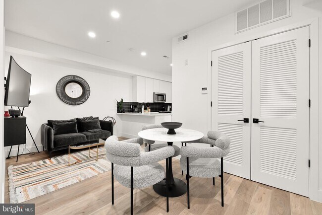 Foto del edificio - 3817 14th St NW