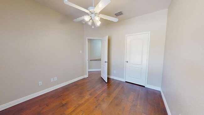 Building Photo - 1420 Sleepy Hollow Drive