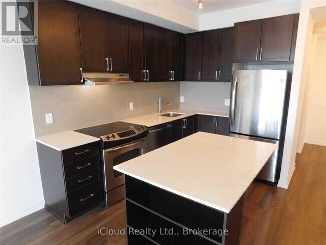 Photo du bâtiment - 2560 Eglinton Ave W